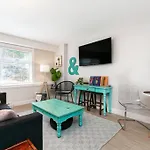 Stylish 1 Bedroom Suite With Lake Access