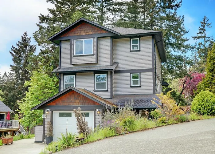 Modern Home In Victoria, Bc