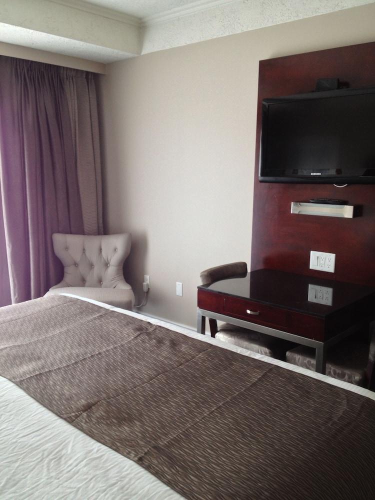 Capital Center 3*