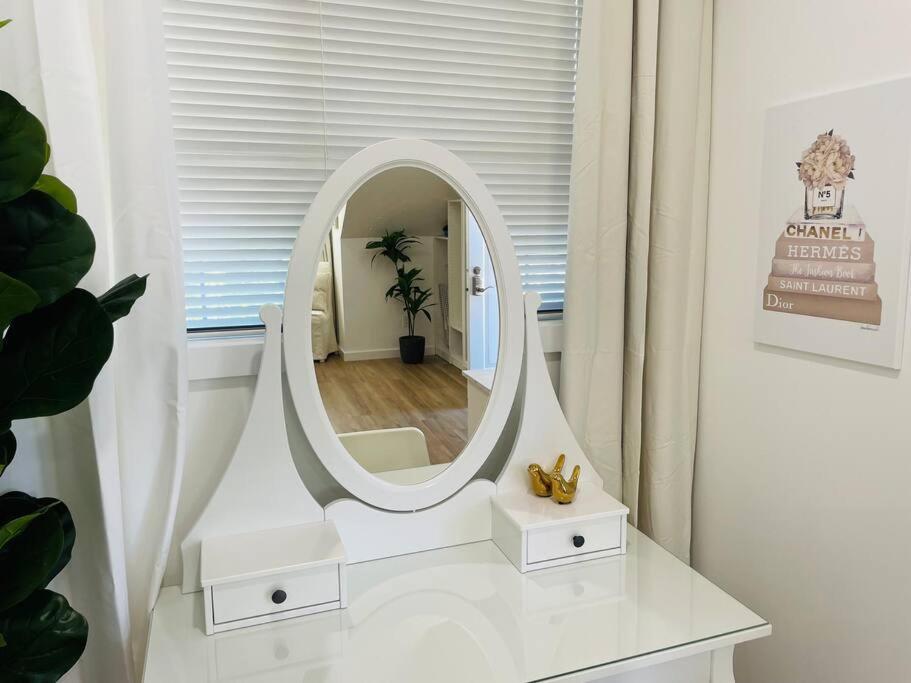 Stylish Cozy One Bedroom Studio With Free Parking Apartment Victoria