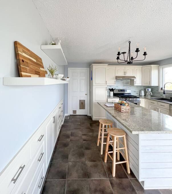 Sunrise Escape - Close To The Beach! * Victoria