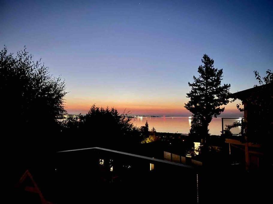Sunrise Escape - Close To The Beach! * Victoria