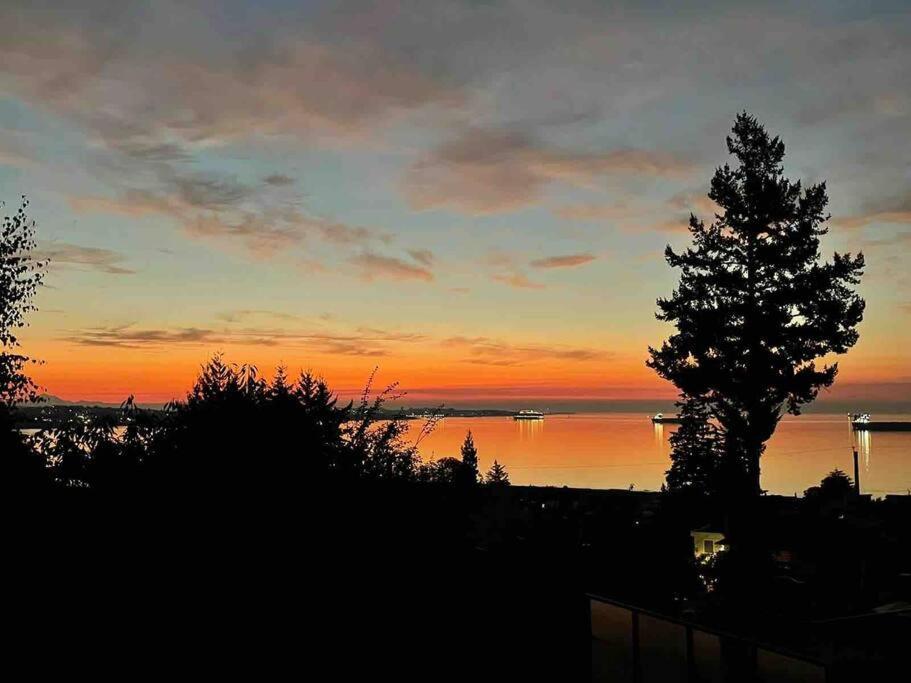 Sunrise Escape - Close To The Beach! * Victoria