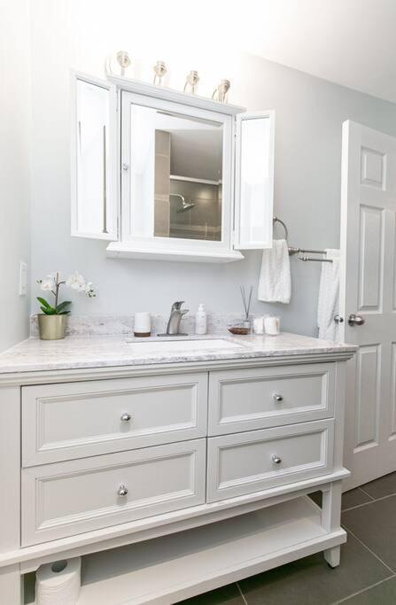 Apartment Sunrise Escape - Close To The Beach! Victoria