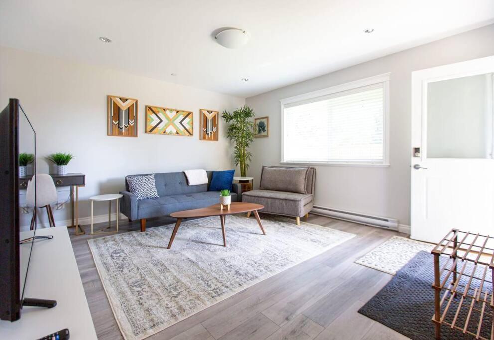 Beautiful & Cozy 1 Bedroom 1 Bath In The Westshore * Victoria