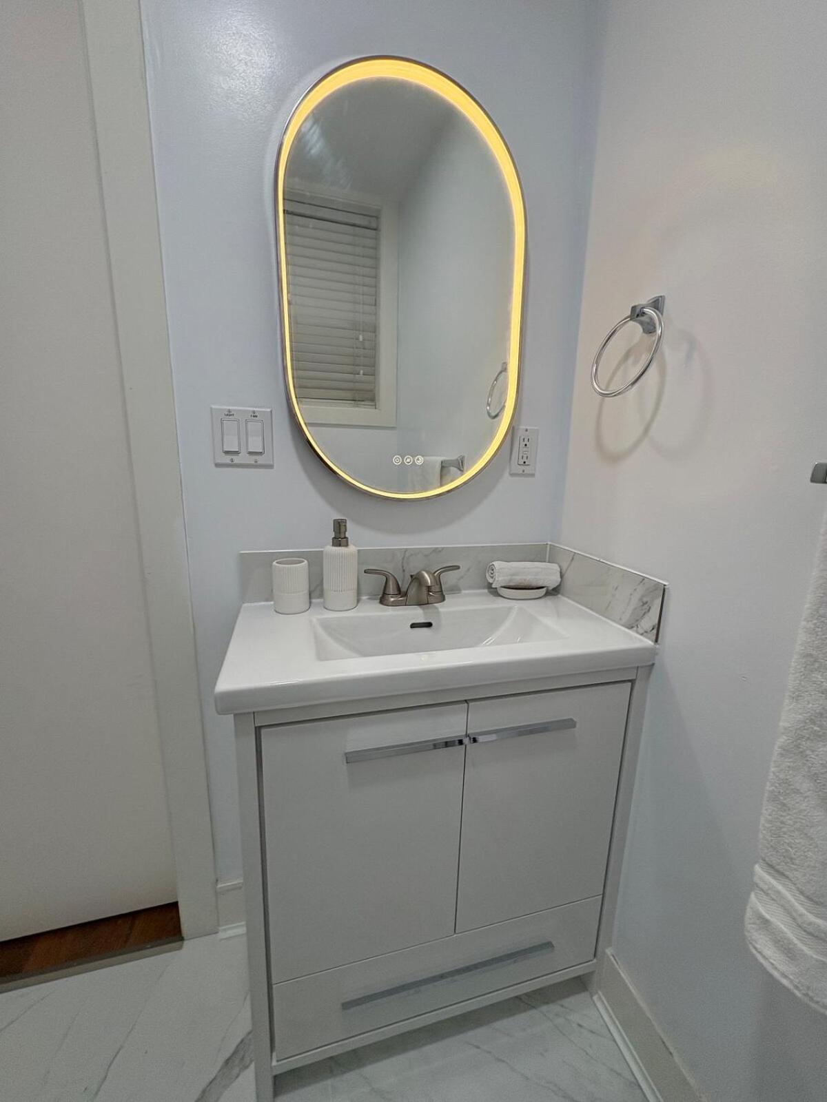 Guest With Private Bath In Langford Hospedagem domiciliar