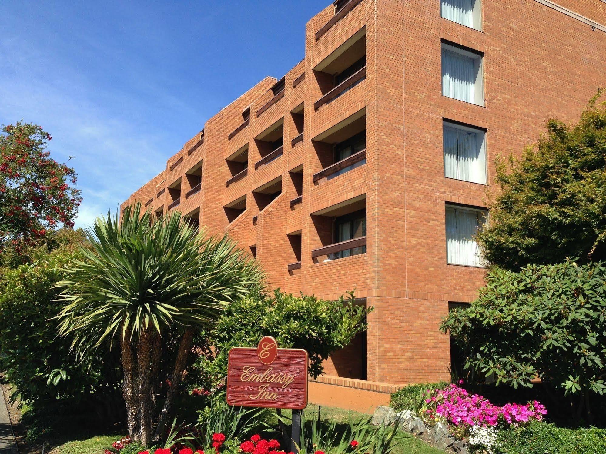 The Embassy 3* Victoria