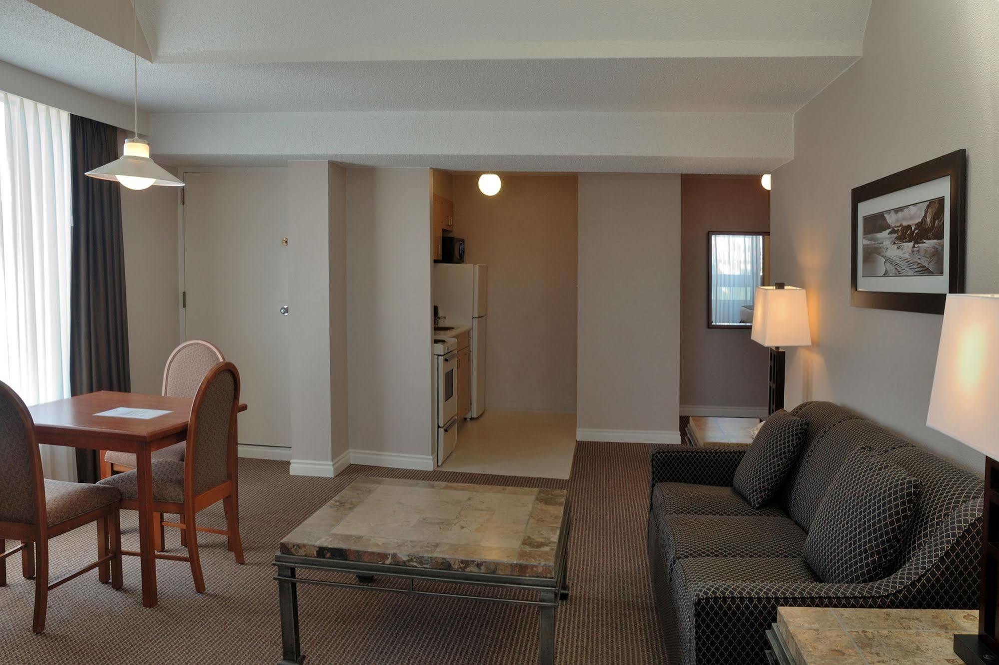 The Embassy 3* Victoria
