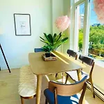 Lovely 2 Bedroom Downtown Suite With Free Parking