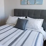 Modern And Spacious 2 Bedroom Downtown Suite With Ocean Views