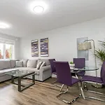 Cute 2Bedroomsuite Close To City