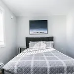 Cute 2Bedroomsuite Close To City