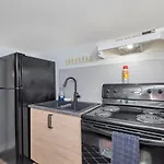 Quaint 1 Bedroom Lower Suite In Victoria, Bc