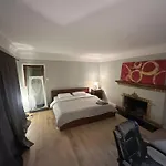 Artistic Apartment Near Downtown