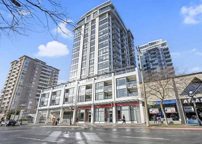 Downtown 2 Bedrooms 950Sqft New Condo With Beautiful Views