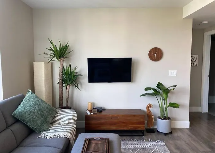 Lovely 1 Bedroom Condo With Free Parking Onsite