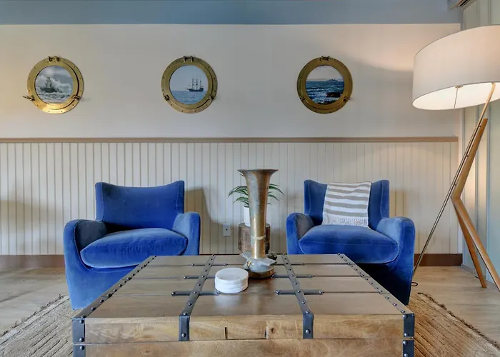 Royal Navy Suite: Modern Flat In Heart Of Victoria