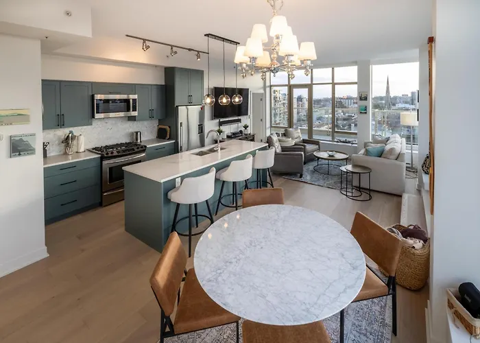 Victoria\'S Sea-Cret-Stunning Olympic And Inner Harbour Views From 450 Sq Ft Balcony