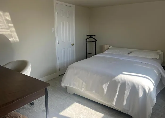 Three Bedroom Near Uvic