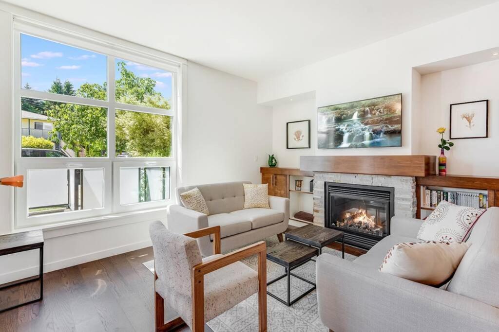 Cedar Hill Sunlit - Bright Spacious & Modern Holiday home Victoria