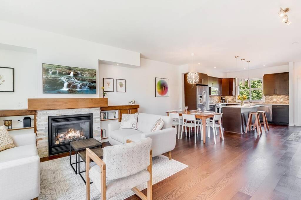 Cedar Hill Sunlit - Bright Spacious & Modern