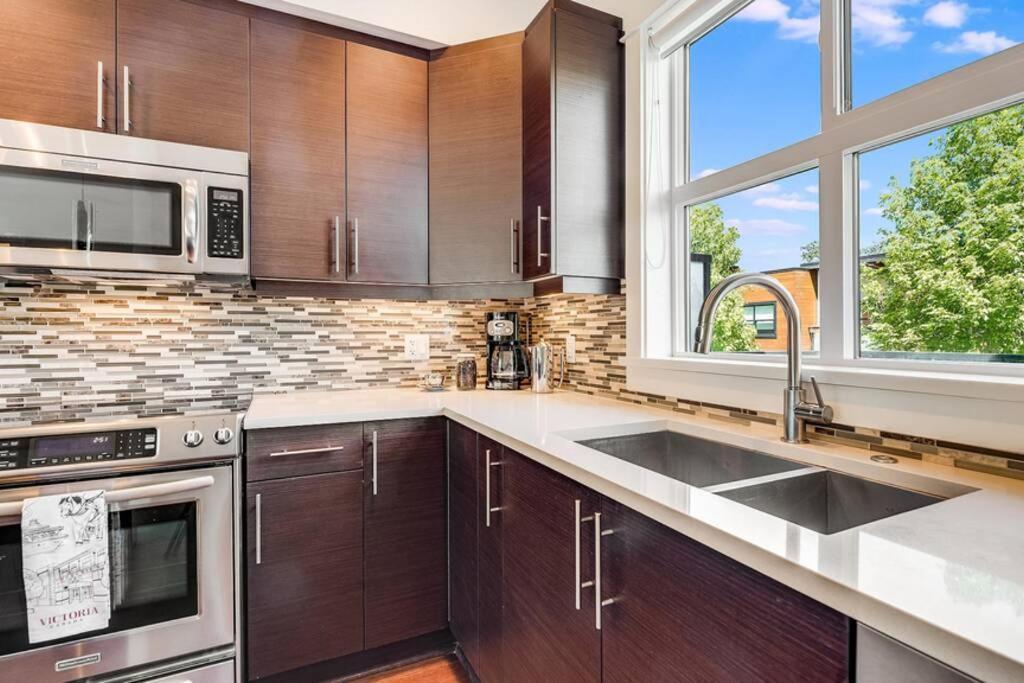 Cedar Hill Sunlit - Bright Spacious & Modern Holiday home *