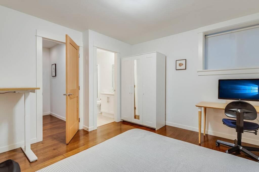 Cedar Hill Sunlit - Bright Spacious & Modern Victoria