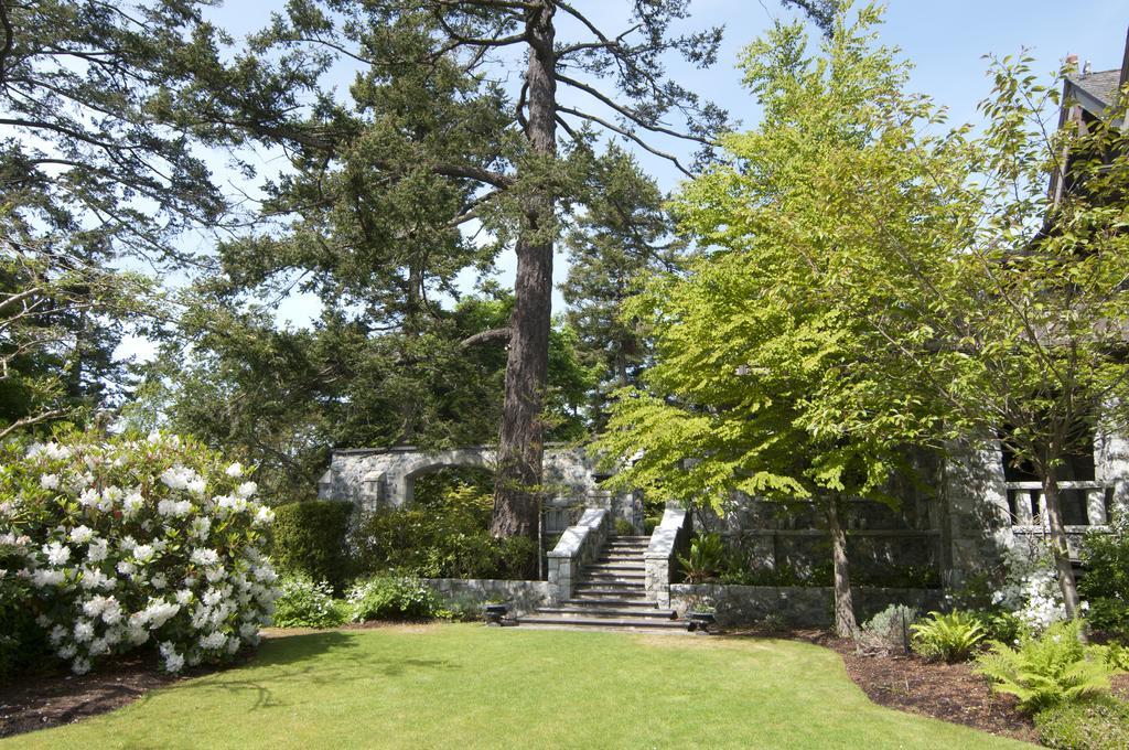 English Inn Hotel