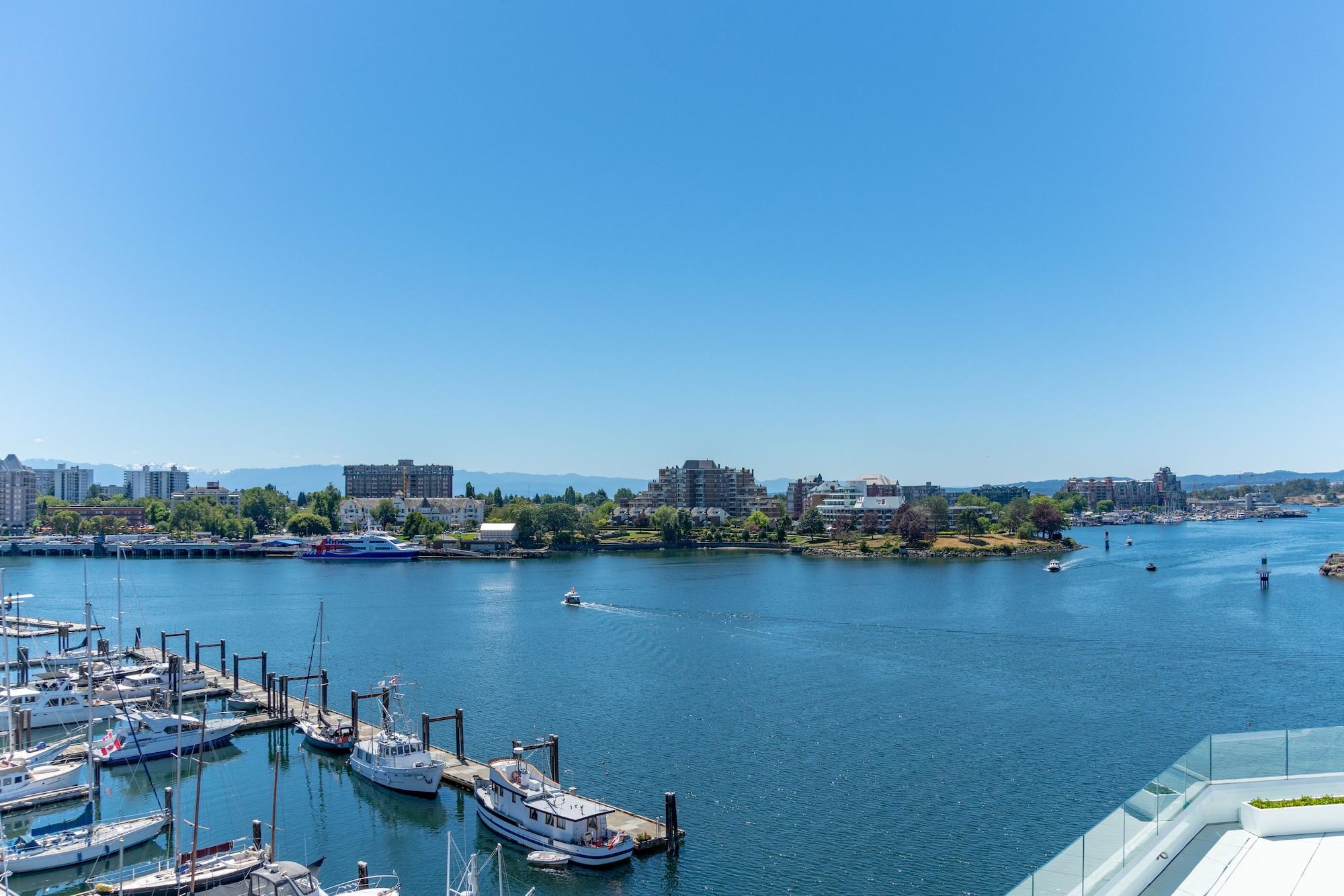 Regent Waterfront & Hotel