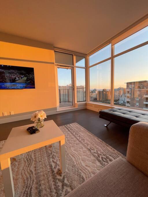 Modern And Spacious 2 Bedroom Downtown With Ocean Views * Victoria
