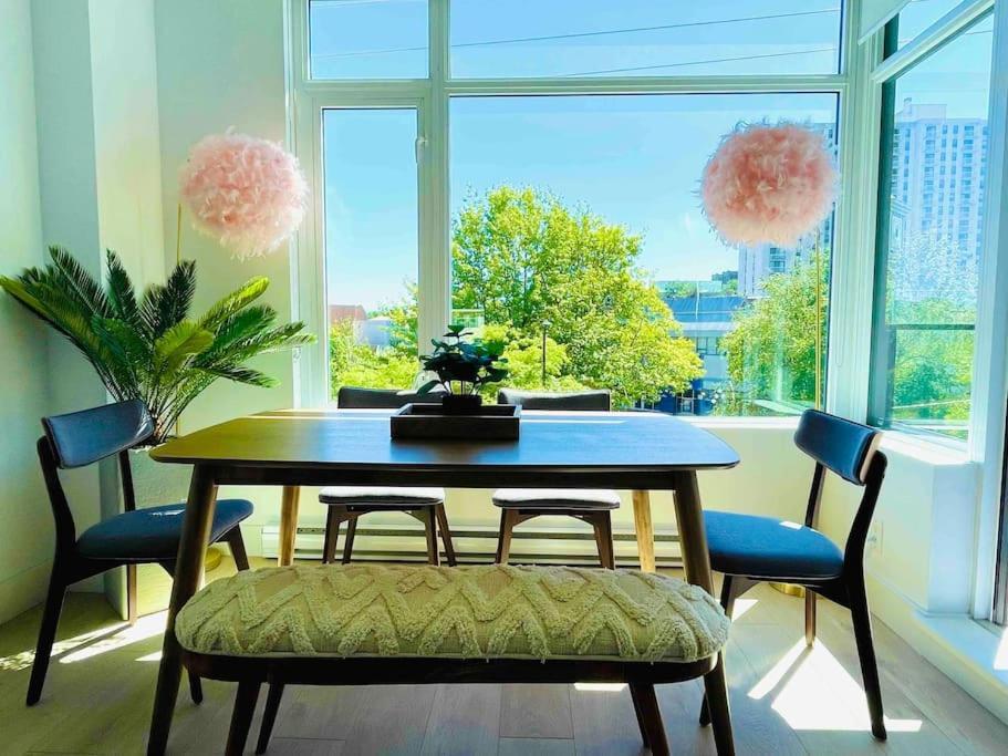 Apartment Lovely 2 Bedroom Downtown With Free Parking *