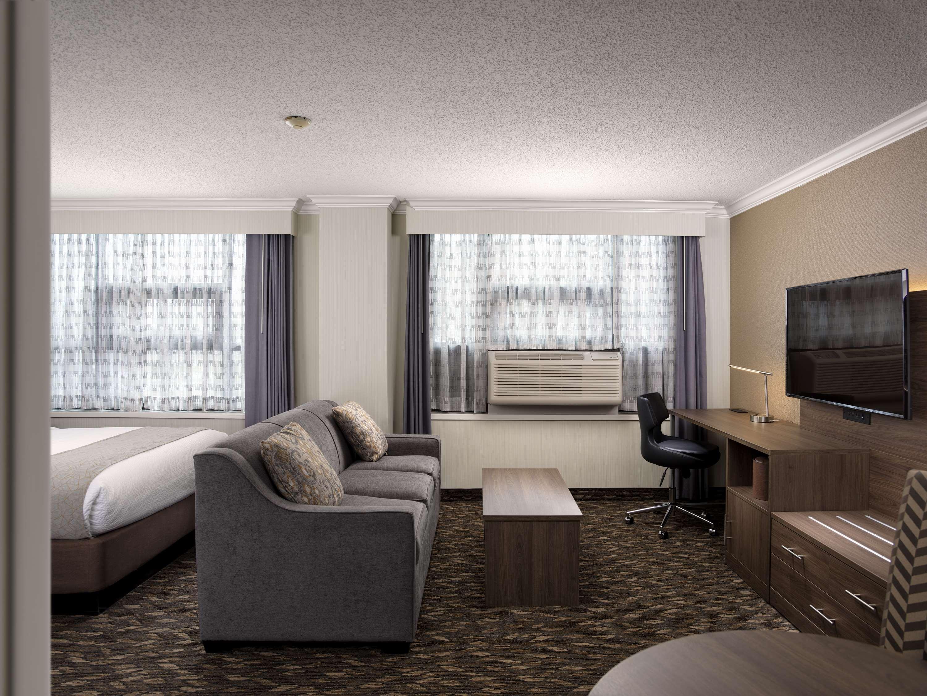 Western Carlton Plaza Hotel