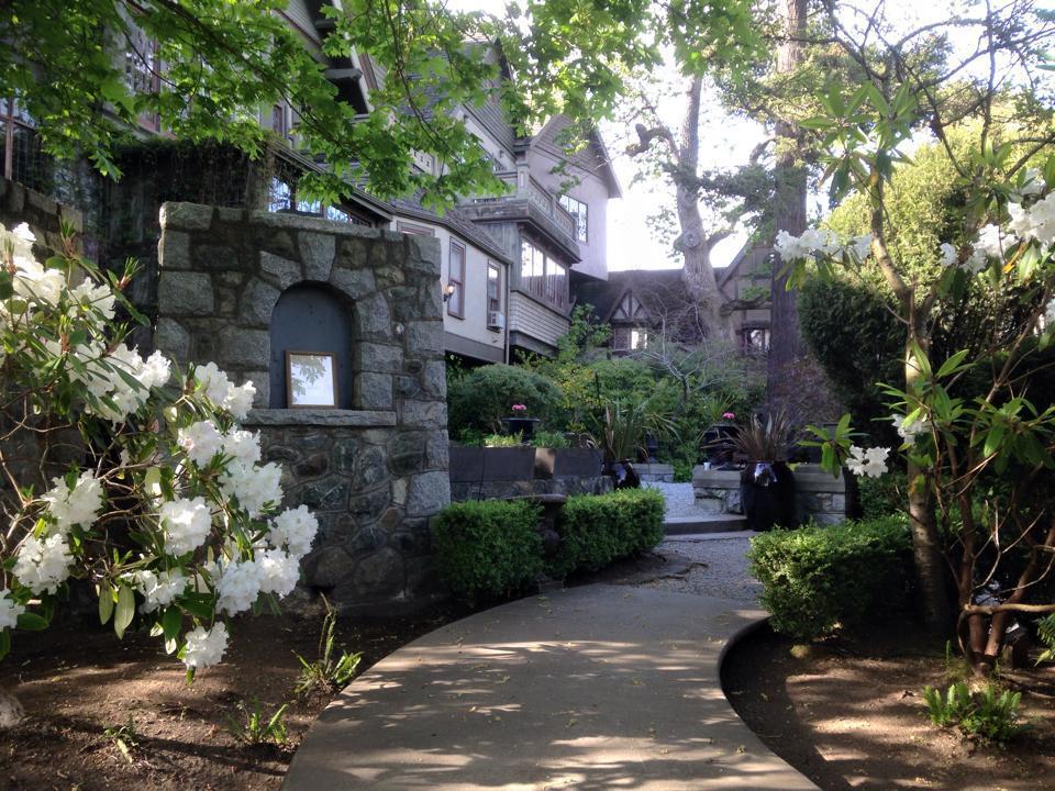 English Inn Hotel Esquimalt