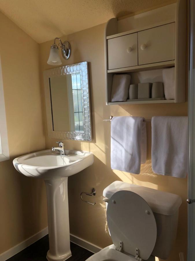Casa de hóspedes Jason House - Immaculate In A Quiet Seaside Neighbourhood Near Uvic *