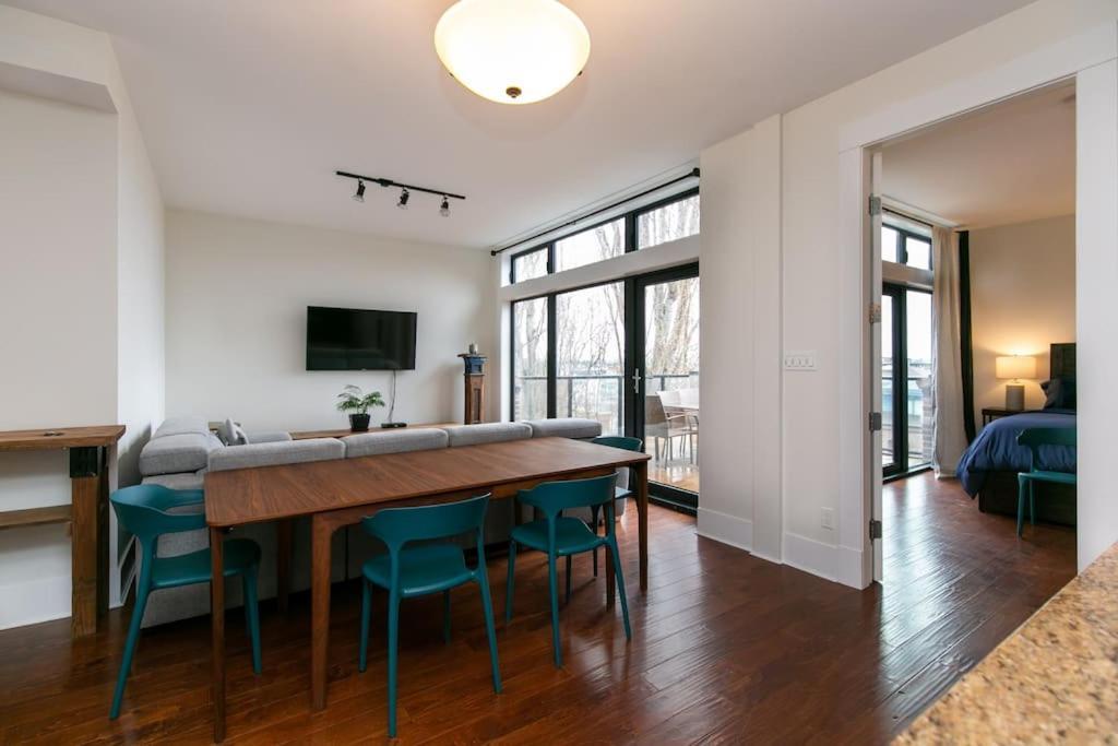 Downtown Penthouse Victoria
