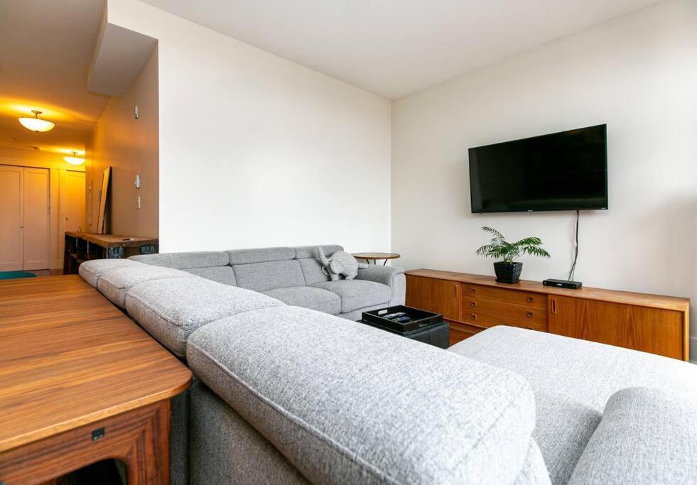 Downtown Penthouse Apartment Victoria