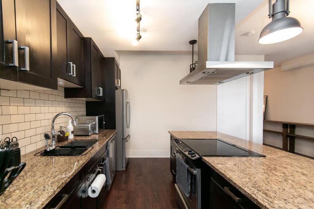 Downtown Penthouse Victoria