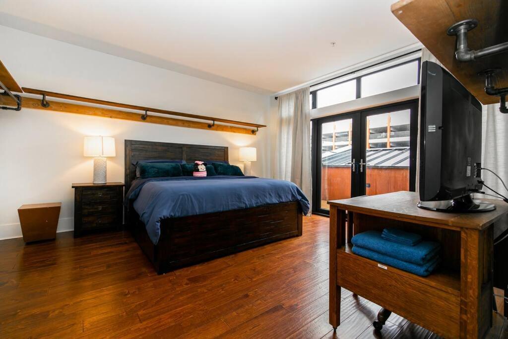 Apartment Downtown Penthouse Victoria
