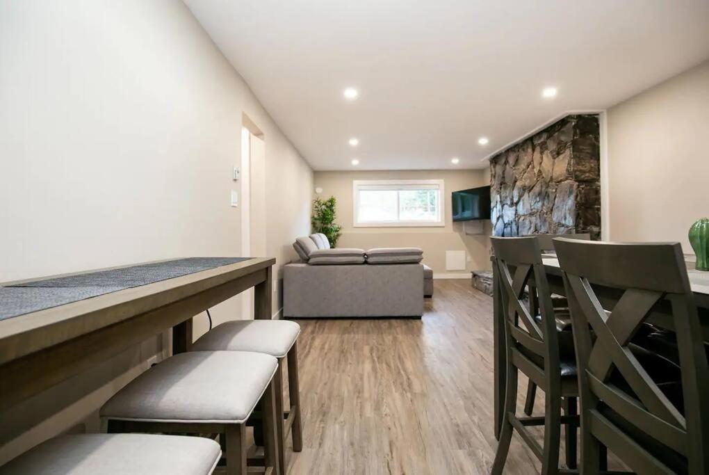 Renovated 2 Bedroom Apt In Langford * Victoria