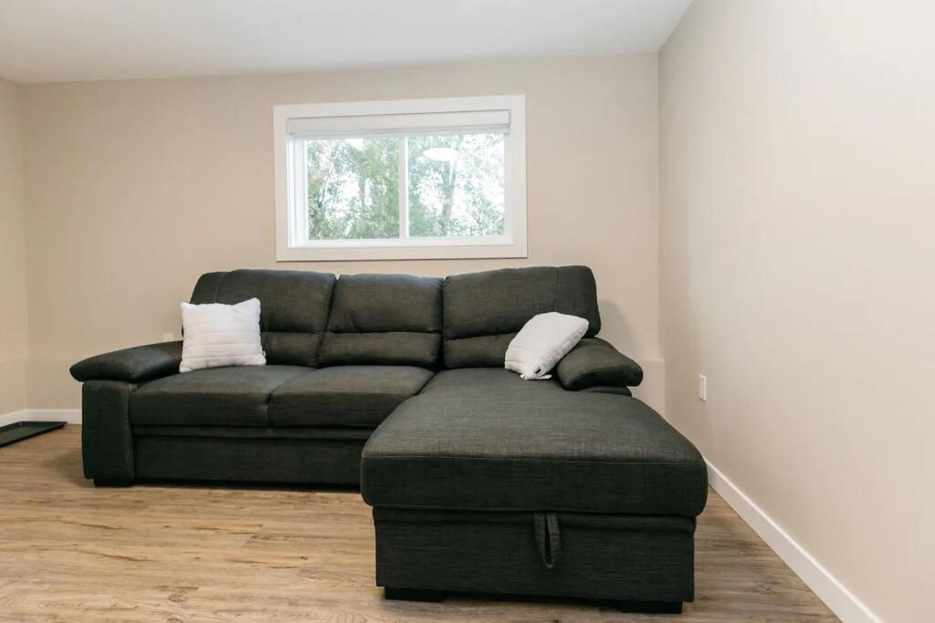 Newly Renovated 2 Bedroom Apt! * Victoria