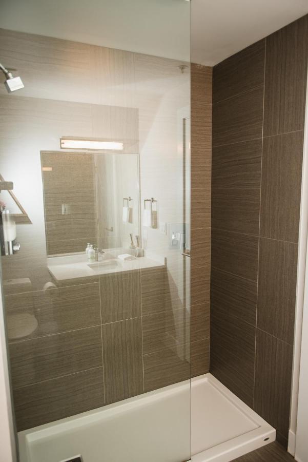 Modern And Spacious 2 Bedroom Downtown With Ocean Views Apartment