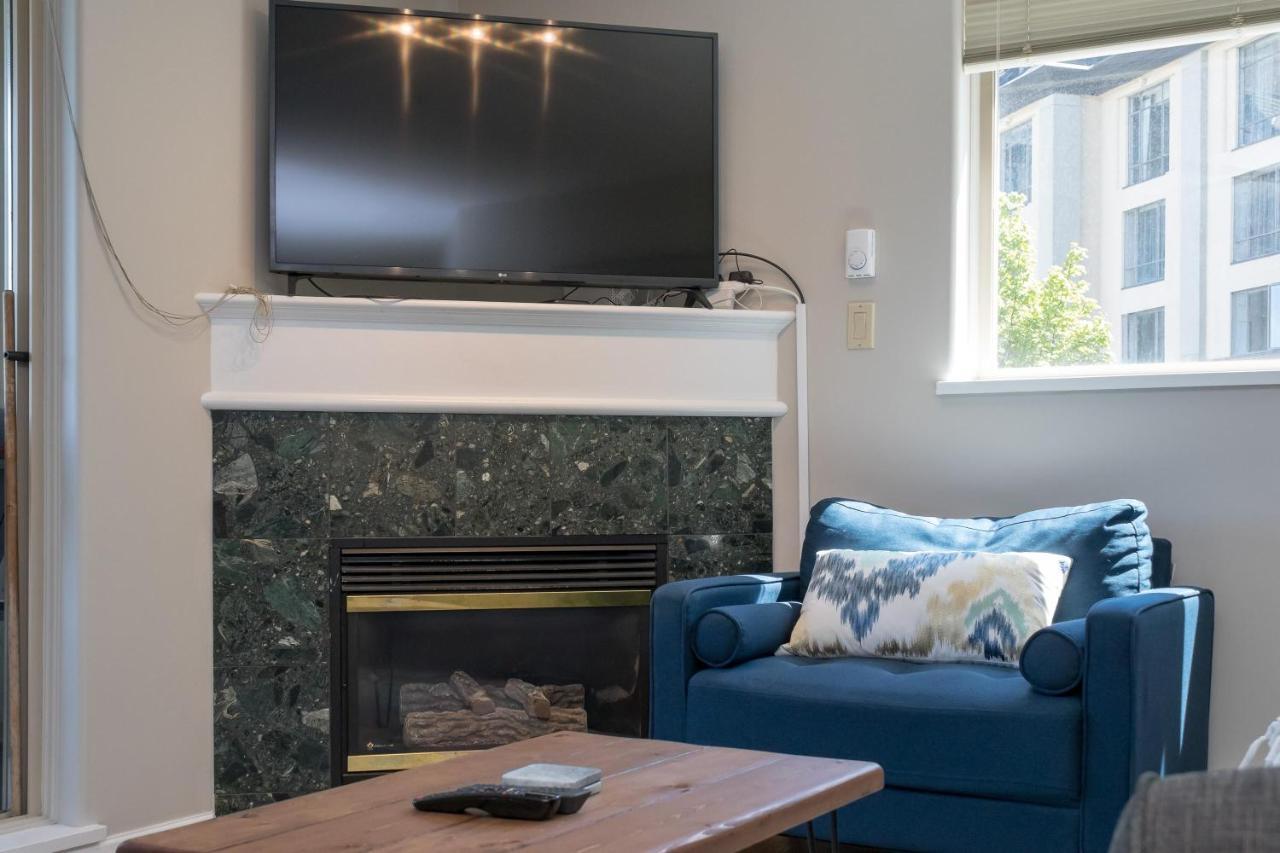 Deluxe 2 Bed 2 Bath And 5 Min Walk To Downtown And Seawalk *