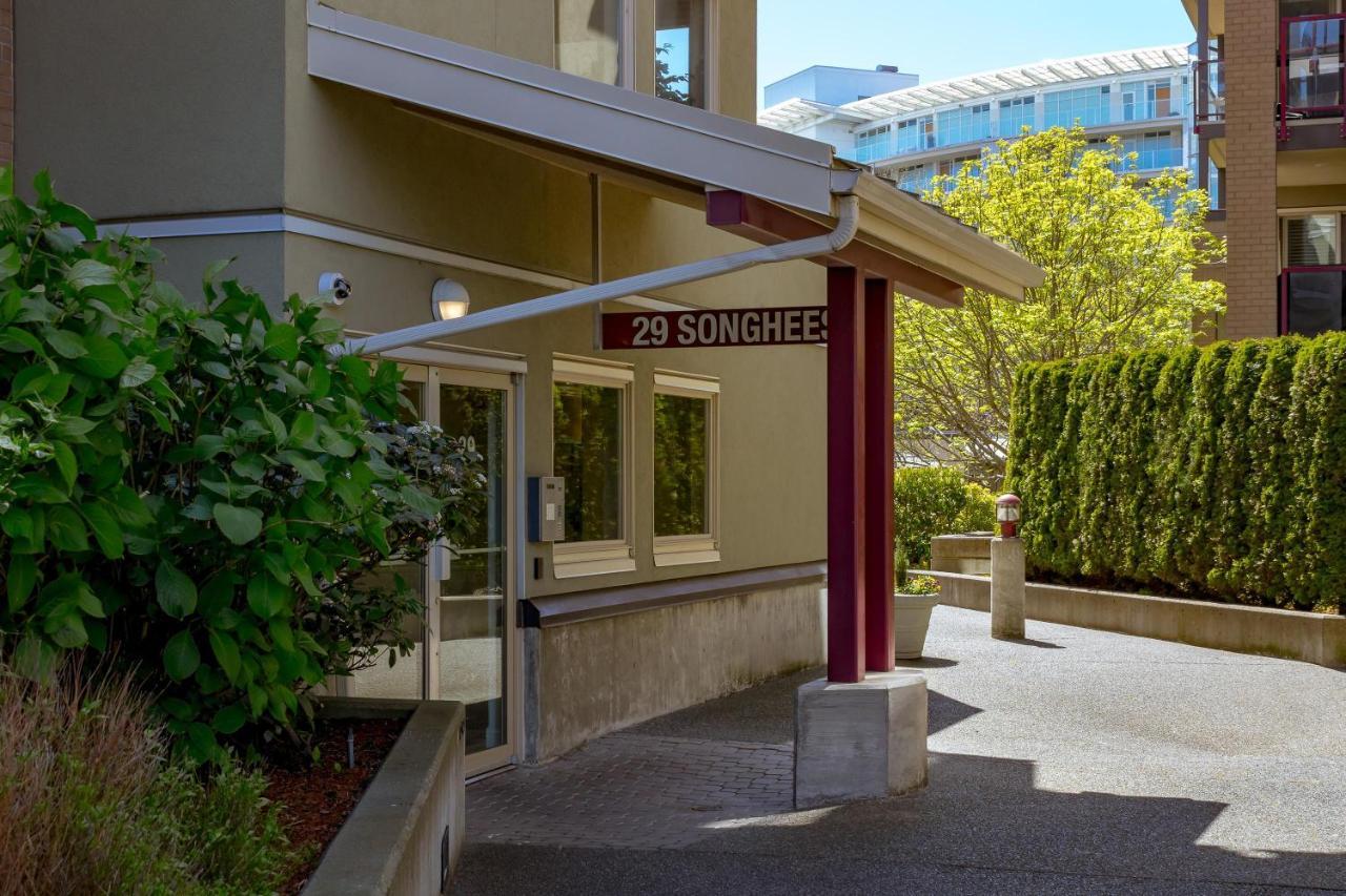 Deluxe 2 Bed 2 Bath And 5 Min Walk To Downtown And Seawalk Victoria