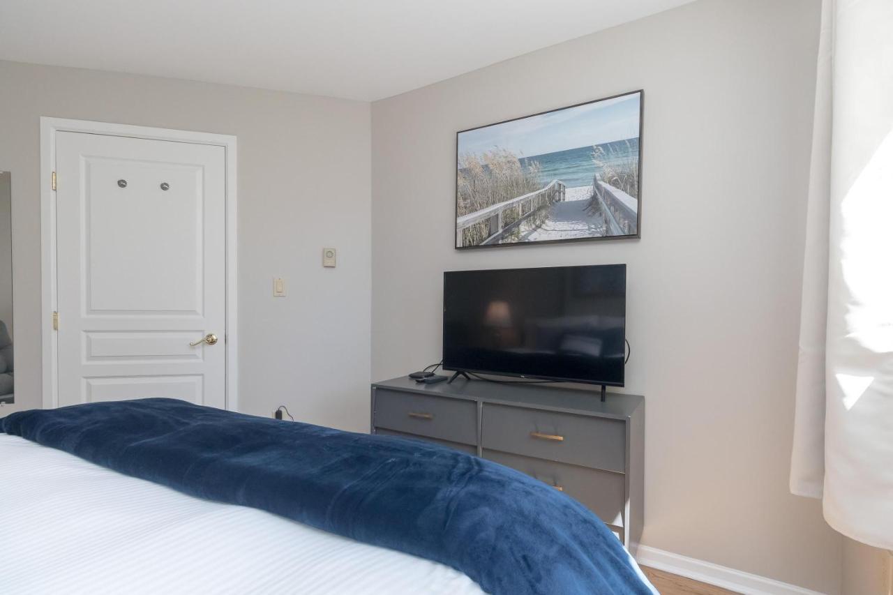 Apartment Deluxe 2 Bed 2 Bath And 5 Min Walk To Downtown And Seawalk Victoria