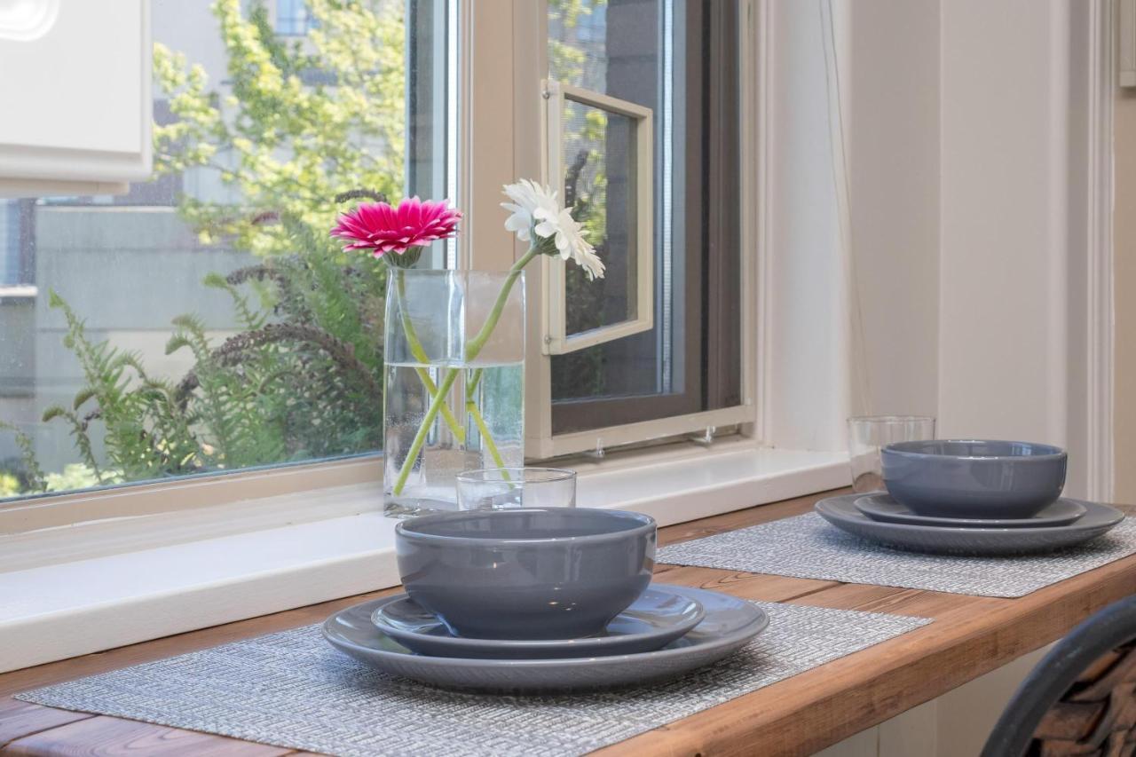 Deluxe 2 Bed 2 Bath And 5 Min Walk To Downtown And Seawalk * Victoria