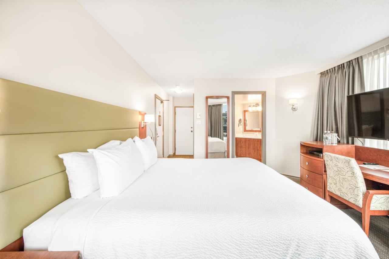 Regent Waterfront & 3* Victoria