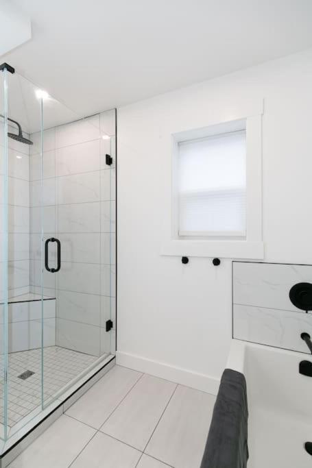 Apartment Lovely 1 Bedroom Near Town *