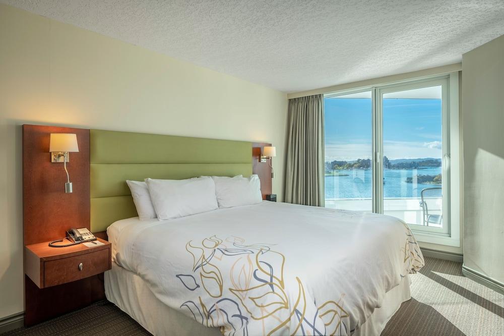 Regent Waterfront & Hotel 3*