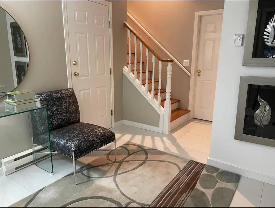 Monthly Furnished Bright Beautiful 3bedroom Apartment Victoria