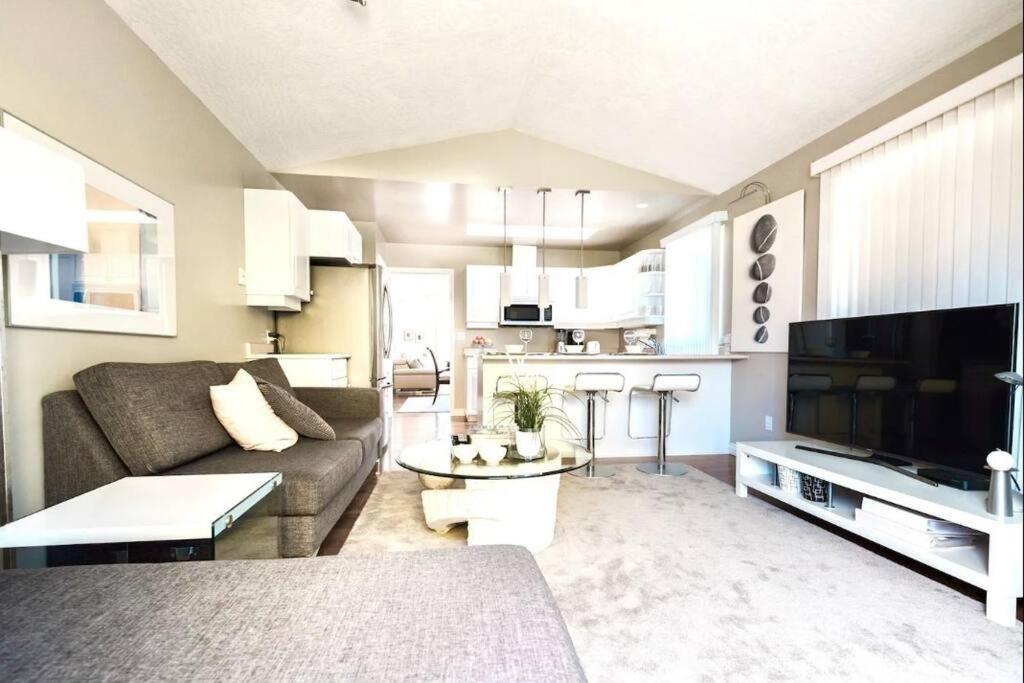 Monthly Furnished Bright Beautiful 3bedroom